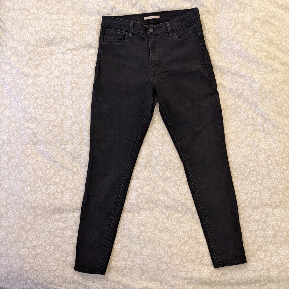 Levi 720 Highrise Super Skinny Jeans 32